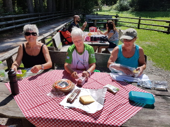 Foto: Die Damen machen Rast