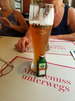 Foto: Bier und Schnaps im Augustiner-Bräus